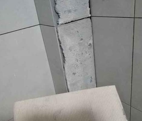 顺平瓷砖空鼓维修公司分享下厨房瓷砖脱落的补救措施。